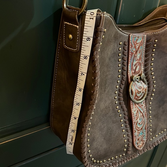 Trinity Tooled CC collection Purse - Picture 5 of 17